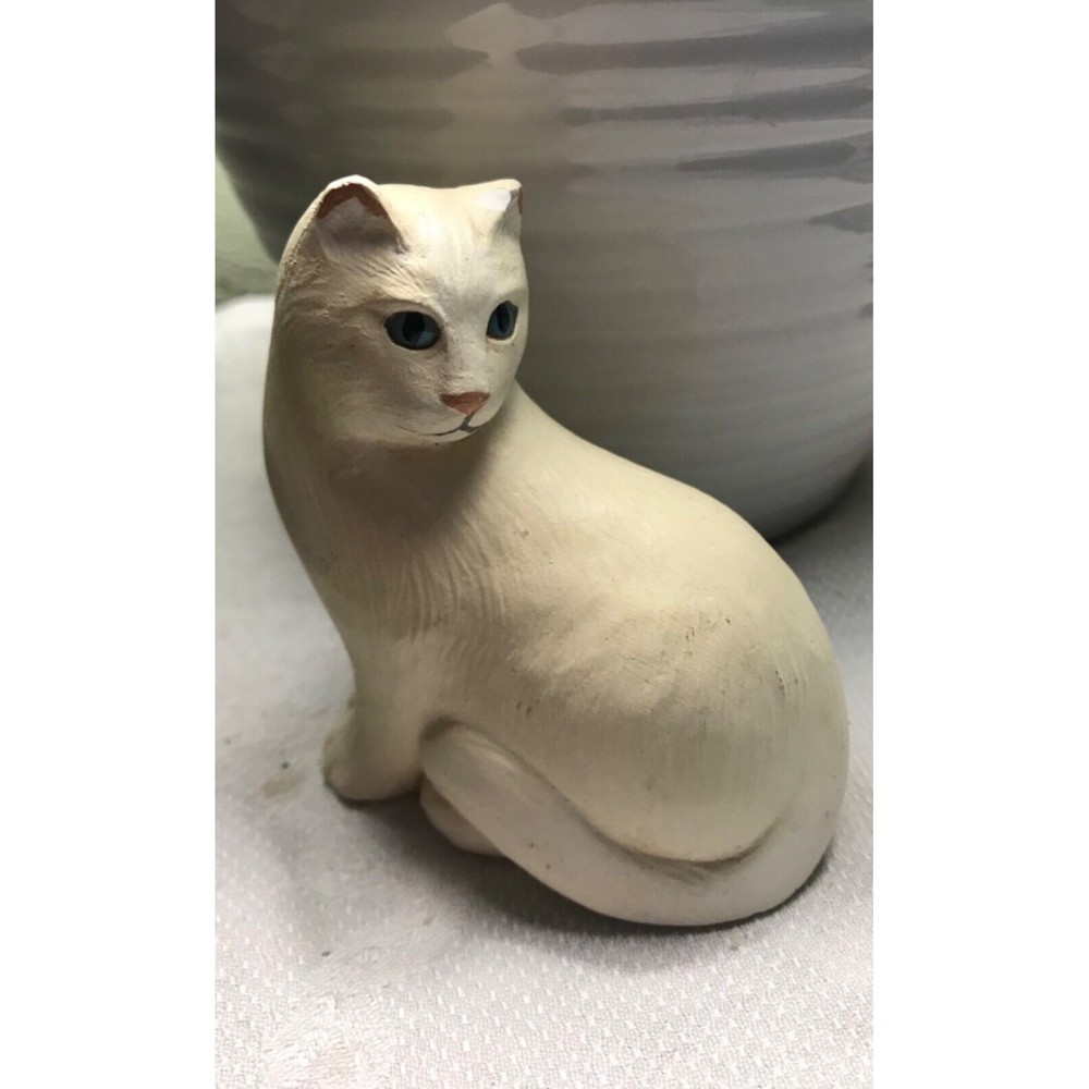 Vintage Artisans White Cat Pottery Figurine 3-1/2" H 1989 Blue Eyes